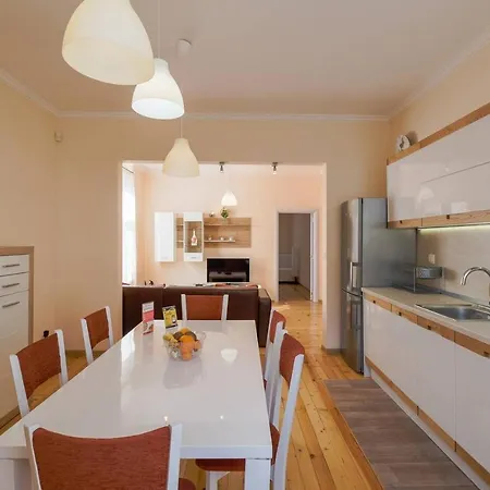 ✵family Home✵ Slaveykov Square @ Top Center *
